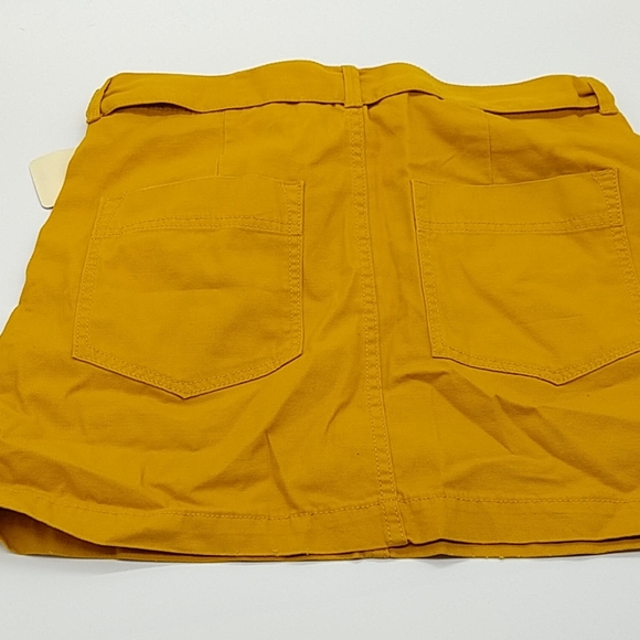 NWT Adorable mustard coloured skirt with tie - Picture 5 of 6